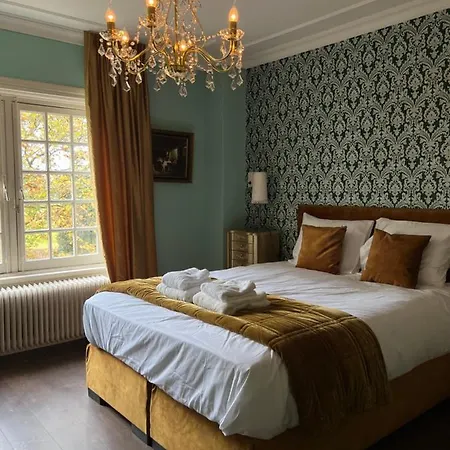 Cuatre Brass Bed & Breakfast