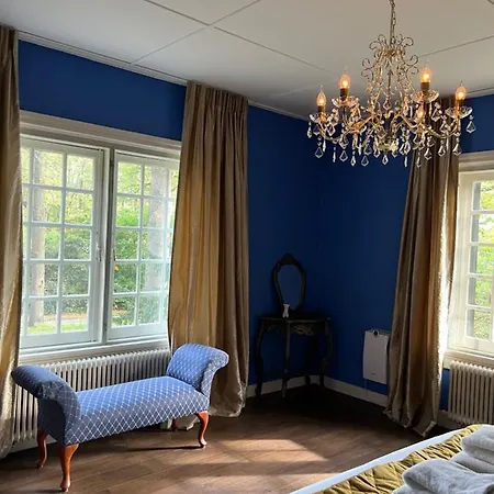Cuatre Brass Bed & Breakfast *